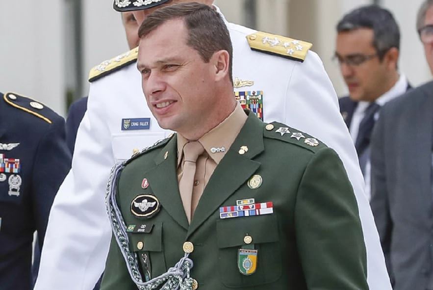 Uma perícia da Polícia Federal (PF) encontrou no celular do ex-assessor de Jair Bolsonaro, Mauro Cid,  uma minuta golpista e "estudos" que fundamentariam uma eventual tentativa de golpe