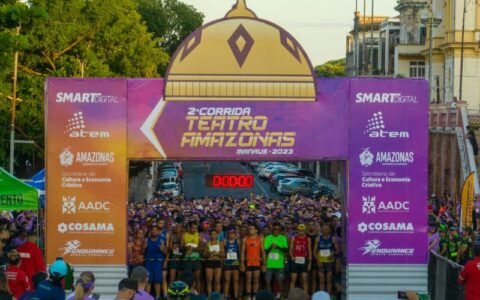 Atletas percorrem 7 quilômetros na 2ª Corrida do Teatro Amazonas
