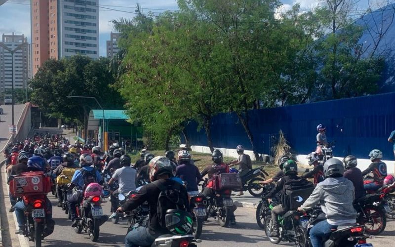Motoboys fazem buzinaço contra declarações polêmicas de servidora da Semsa