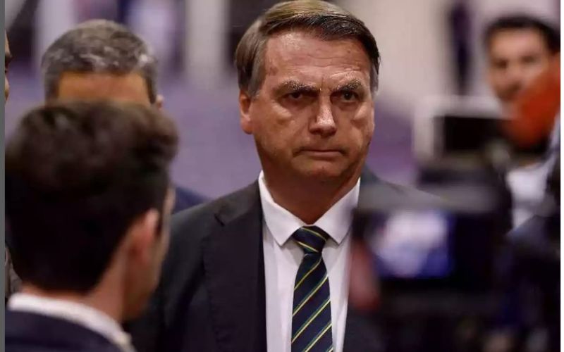 Após se tornar inelegível, Bolsonaro afirma que ‘levou facada nas costas’
