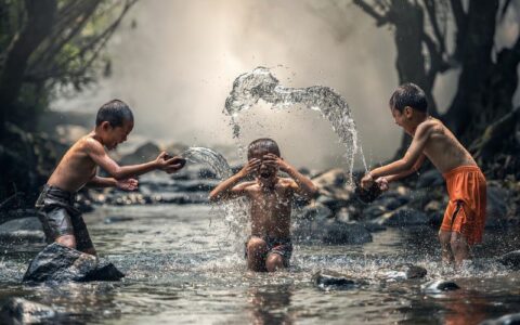 Banho de rio, crianças (Foto Divulgaçãopixabay)