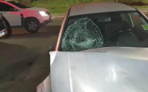 Motorista dorme ao volante, invade calçada e atropela homem em Manaus