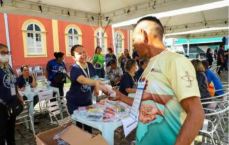 'Banho Solidário': prefeitura realiza ação social no Centro de Manaus