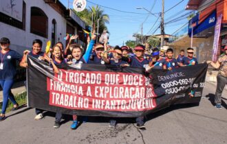 Caminhada alusiva ao combate do trabalho infantil na zona Leste de Manaus