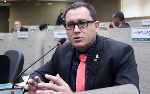 Catequese em escolas de Manaus? Vereador propõe leitura bíblica a alunos