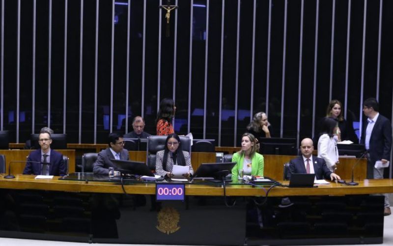 Debate na Câmara sobre petróleo na Foz do Amazonas expõe conflitos econômicos e ambientais