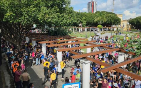 Fé leva milhares de pessoas na Marcha para Jesus em Manaus