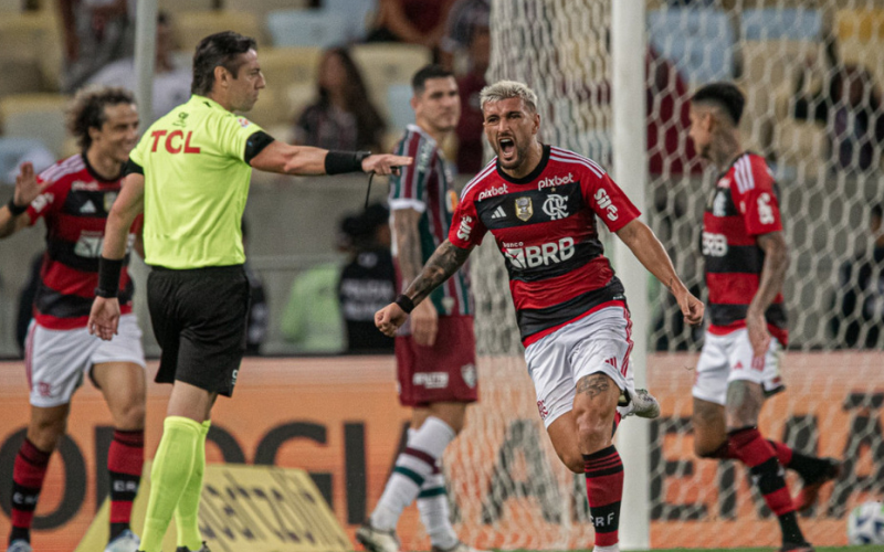 Flamengo avança na Copa do Brasil após vitória por 2 a 0 sobre Fluminense