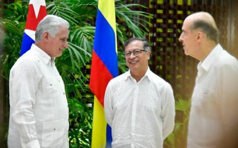 Governo da Colômbia e rebeldes fazem acordo de cessar-fogo