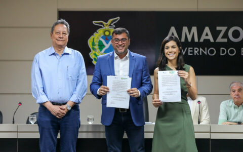 O governador Wilson Lima assinou nesta segunda-feira (5), Dia Mundial do Meio Ambiente, termo de adesão do Amazonas ao Pacto pela Governança da Água, junto com a diretora-presidente substituta da Agência Nacional de Águas e Saneamento Básico (ANA), Ana Carolina Argolo Nascimento de Castro