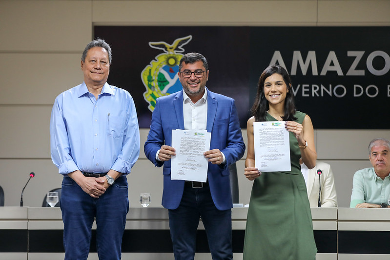 O governador Wilson Lima assinou nesta segunda-feira (5), Dia Mundial do Meio Ambiente, termo de adesão do Amazonas ao Pacto pela Governança da Água, junto com a diretora-presidente substituta da Agência Nacional de Águas e Saneamento Básico (ANA), Ana Carolina Argolo Nascimento de Castro
