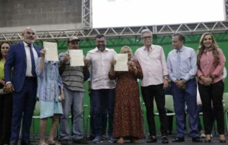 Wilson inicia regularização fundiária de mais 1,5 mil habitações