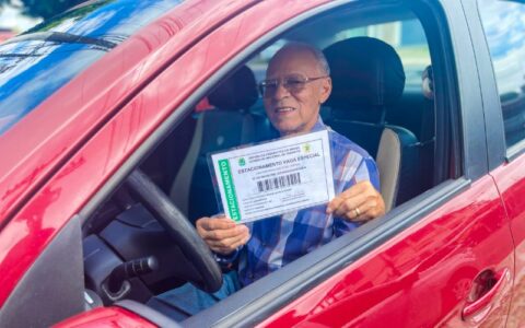 Idosos e PcDs podem emitir credenciais para vagas de estacionamento
