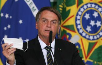 Justiça bloqueia R$ 87 mil de Bolsonaro por não usar máscara na pandemia