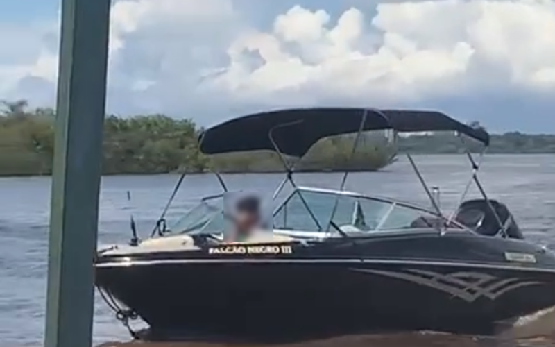 O que se sabe sobre a criança flagrada pilotando lancha no Rio Negro; veja vídeo