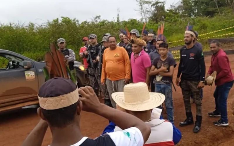 Manifestantes liberam rodovia que liga o Amazonas ao Acre