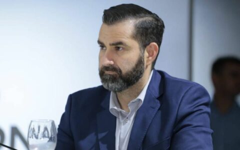 Comissário de polícia é demitido após sucessivos pedidos de licença