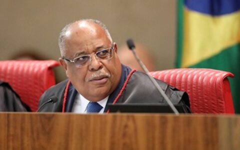 Relator no TSE vota pela inelegibilidade de Bolsonaro