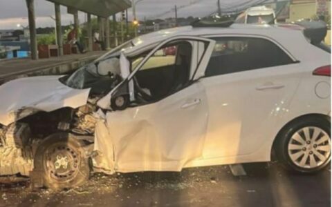 Motorista que colidiu carro em parada de ônibus pode ter dormido ao volante