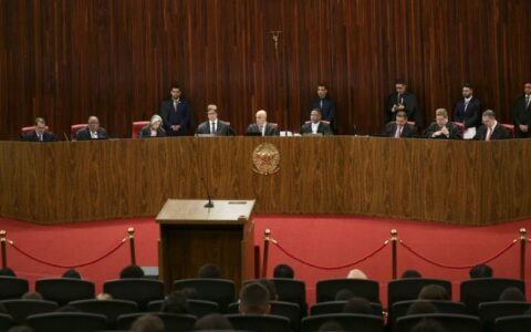 MPE pede condenação de Bolsonaro por reunião com embaixadores