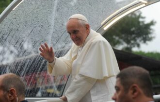 Papa Francisco deixará hospital nesta sexta-feira, diz Vaticano