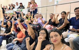 Profissionais da Educação de Manaus vão à CMM por causa de auxílio-alimentação