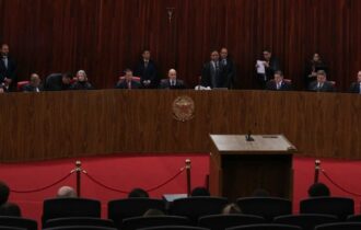TSE retoma julgamento que pode levar à inelegibilidade de Bolsonaro