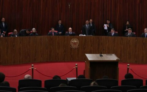 TSE retoma julgamento que pode levar à inelegibilidade de Bolsonaro