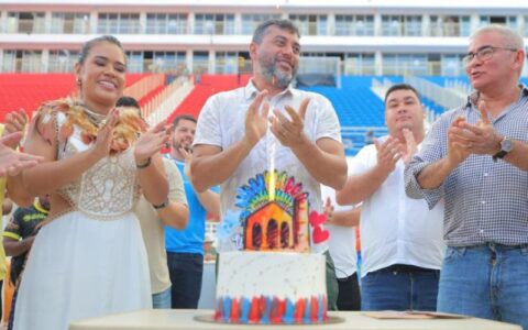 Wilson ganha 4 festas de aniversário e anuncia R$ 400 milhões para Parintins