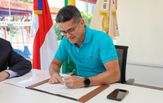 David Almeida anuncia pagamento da metade do 13º dos servidores municipais
