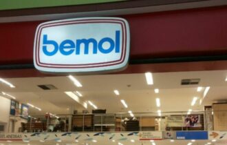Assaltantes roubam celulares na Bemol e deixam clientes em pânico