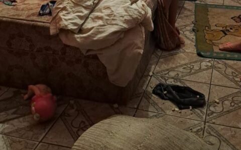 Crianças deixadas trancadas por mãe em quarto são resgatadas em Manaus