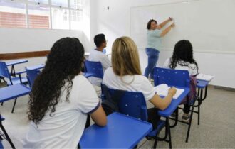 Wilson assume que pagará progressões a profissionais da educação
