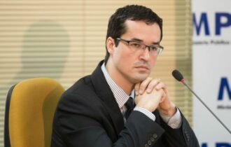 Mensagens mostram Dallagnol negociando dinheiro da Lava Jato