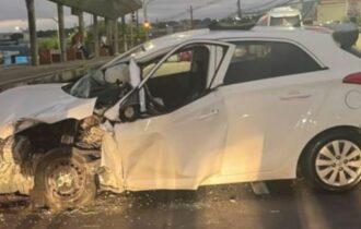 Motorista que colidiu carro em parada de ônibus pode ter dormido ao volante