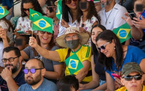 Patriotismo bandeira (Foto DivulgaçãoFotos PublicasMarinha do Brasil)