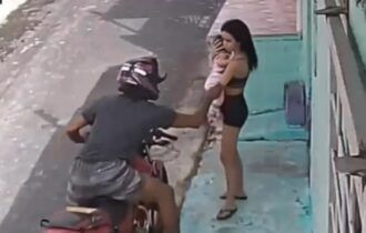 Vídeo: ladrão assalta mãe com criança no colo na zona Leste de Manaus