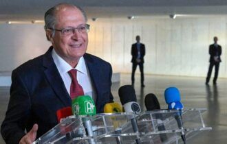 'Só faltam escandalosos juros caírem', diz Alckmin ao defender IVA