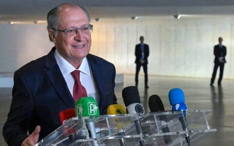'Só faltam escandalosos juros caírem', diz Alckmin ao defender IVA