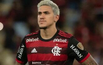 Jogador do Flamengo é agredido com soco no rosto por preparador físico