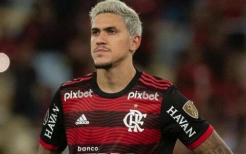 Flamengo derrota Palmeiras por 3x0 e fica a 3 pontos do líder Botafogo