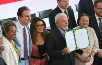 Lula assina lei que institui o Programa Escola em Tempo Integral