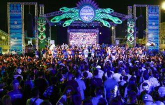 Festa da vitória do Caprichoso leva multidão ao Sambódromo de Manaus