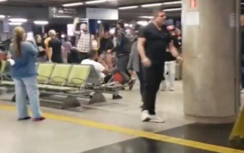 Manifestantes a favor e contra Bolsonaro causam tumulto no aeroporto de Brasília