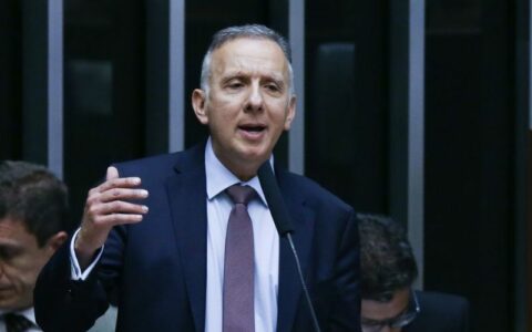 Após críticas, Aguinaldo Ribeiro zera alíquotas da cesta básica