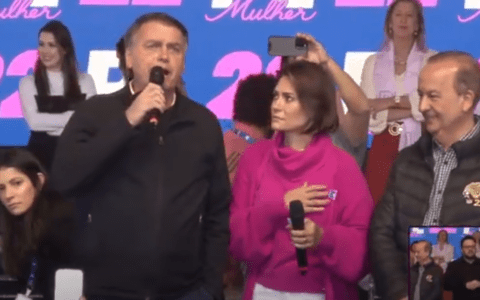 Bolsonaro invade evento do PL Mulheres e incomoda Michelle