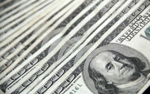 Dólar sobe para R$ 6,08 após iniciar dia em queda