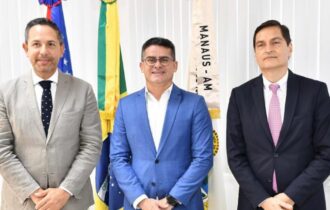 David Almeida traça ações com cônsules do Equador e Peru
