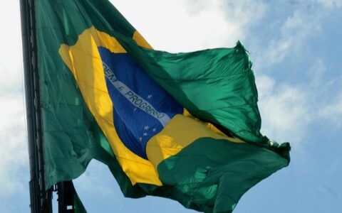 Débora Menezes quer volta da hora cívica nas escolas do AM