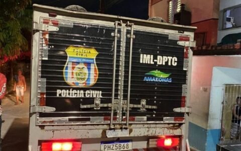 Corpo de homem é encontrado com cartaz às margens do Rio Negro, em Manaus